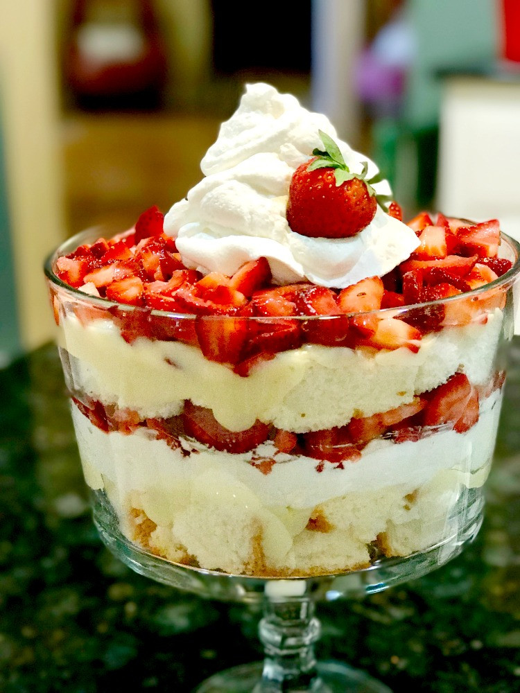 Easy Desserts Recipes
 The Best Ever Strawberry Shortcake Trifle Un mon Designs