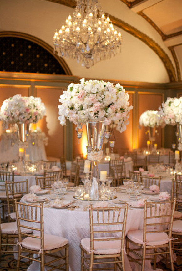 Elegant Wedding Table Decorations
 Elegant White and gold Wedding Reception Tablescapes