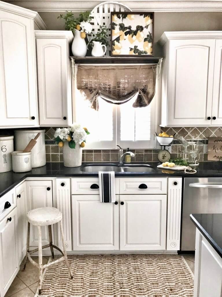 Farmhouse Kitchen Backsplash Ideas
 I like what they did above the sink I also have that kind
