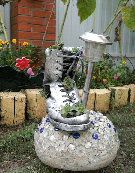 Garden Decor DIY
 DIY home garden decor idea with a shoe planter and succulents
