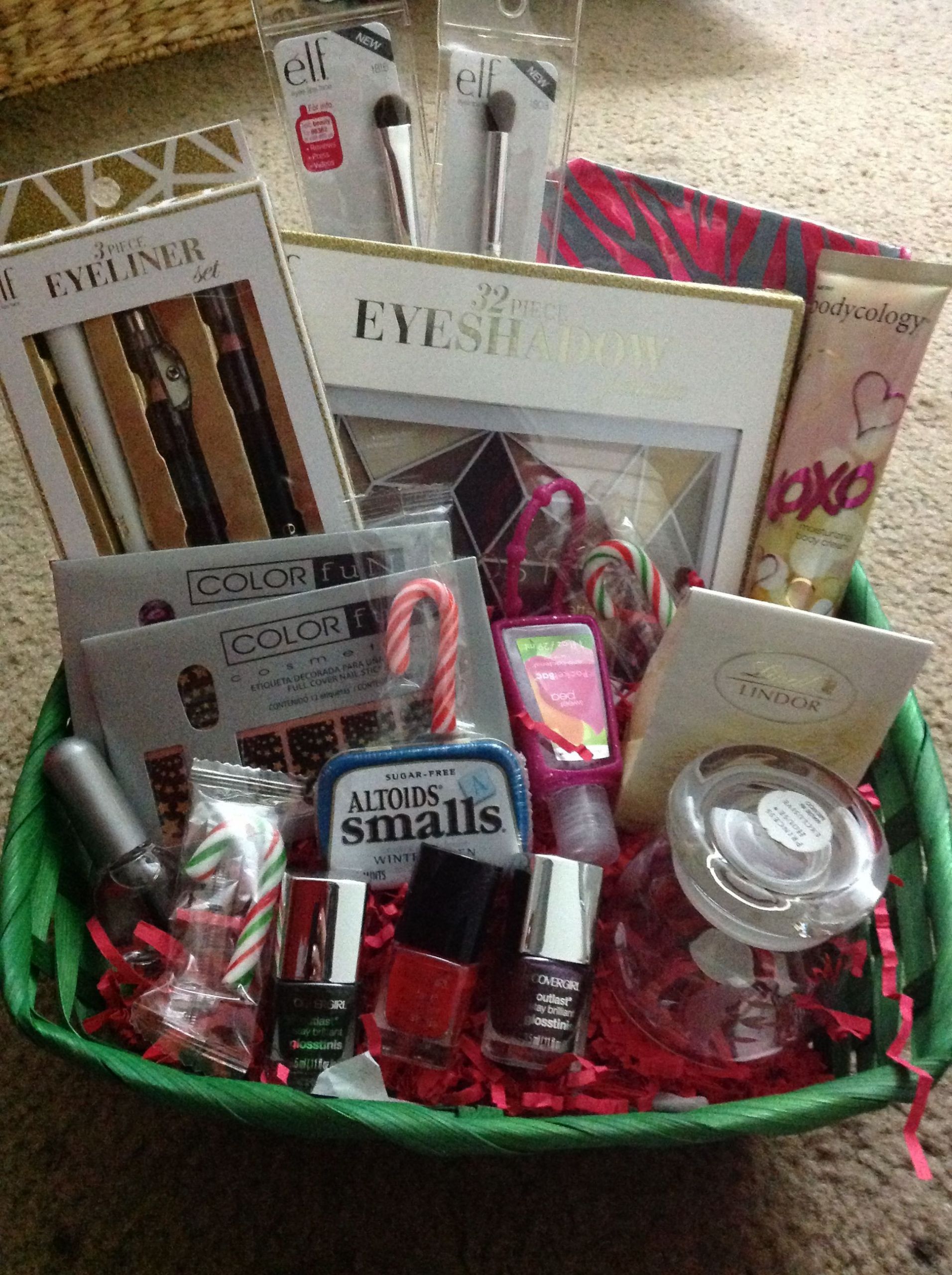 Gift Basket For Teenage Girl Ideas
 makeup basket teenage girl I think I will give this to