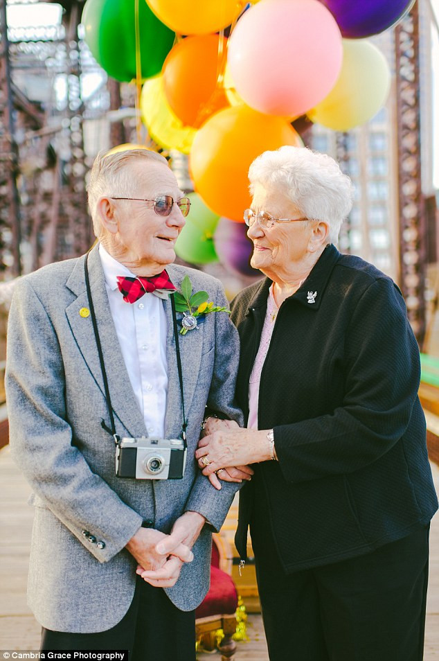 Gift Ideas For Elderly Couple
 Elderly couple whose wedding photographer stood them up 61