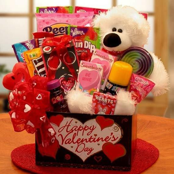 Girlfriend Gift Ideas Romantic
 Cute Gift Ideas for Your Girlfriend to Win Her Heart