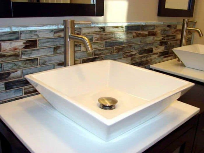 Glass Tile Bathroom Backsplash
 Stunning Bathroom Backsplash Tiles