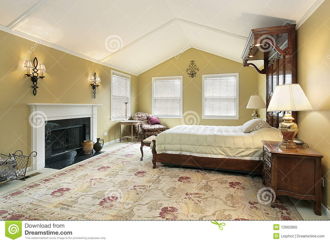 Gold Bedroom Walls
 Master Bedroom With Gold Walls Stock Image Image of