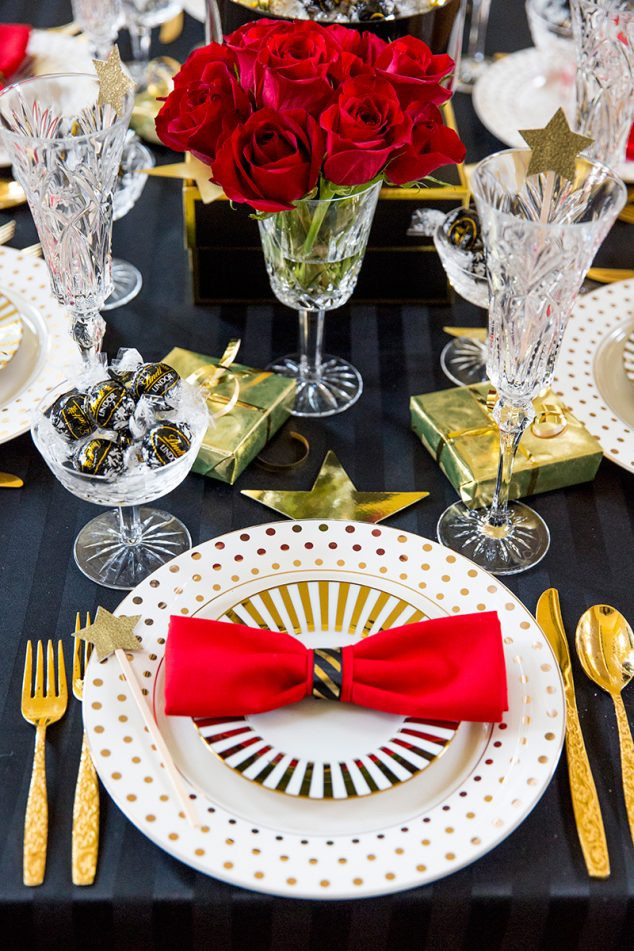 Golden Birthday Decorations
 Golden Globes Party Tablescape