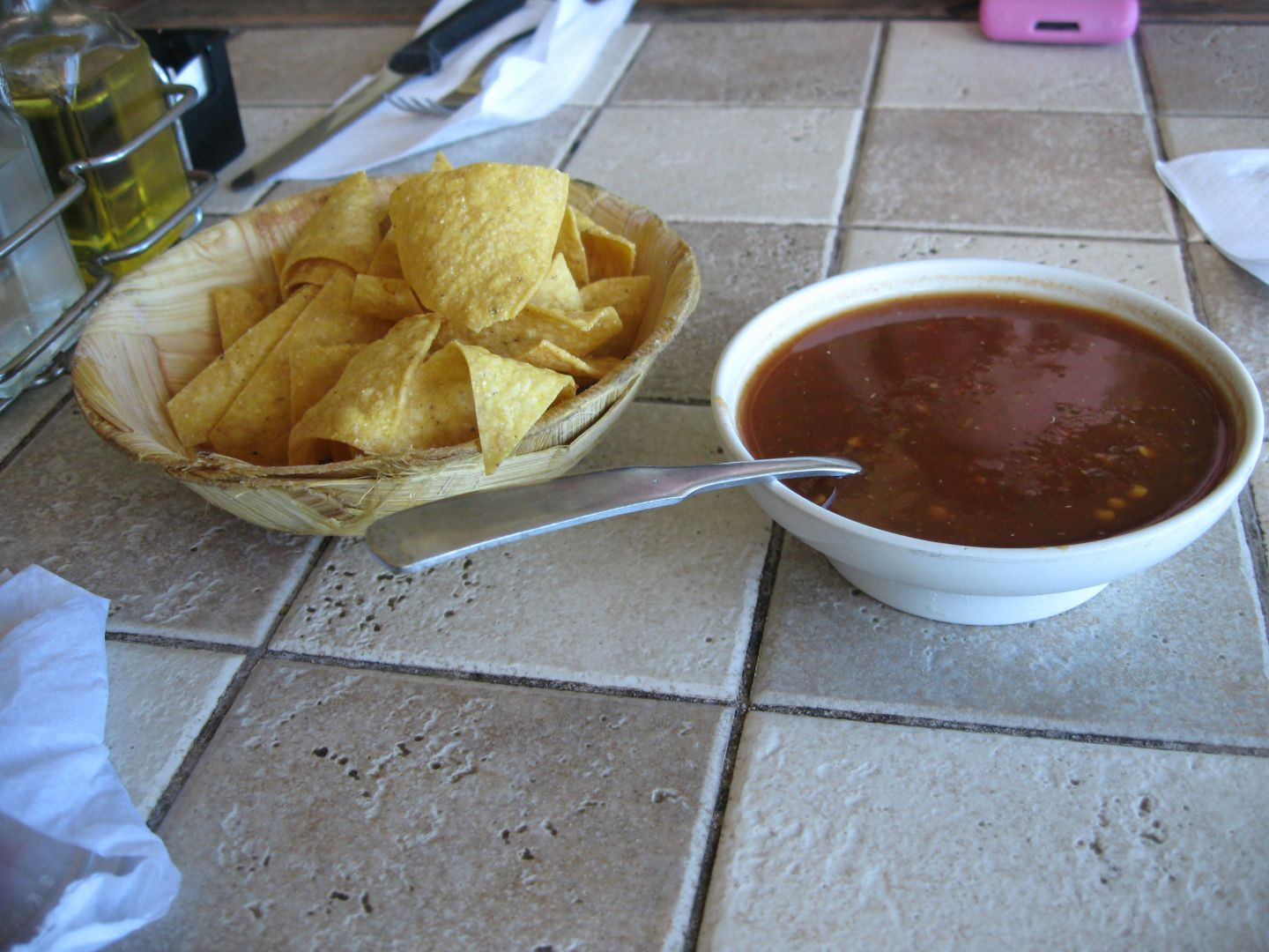 Hacienda Salsa Recipe
 Tortilla Chips and hot salsa at Hacienda Don Jose – derryX