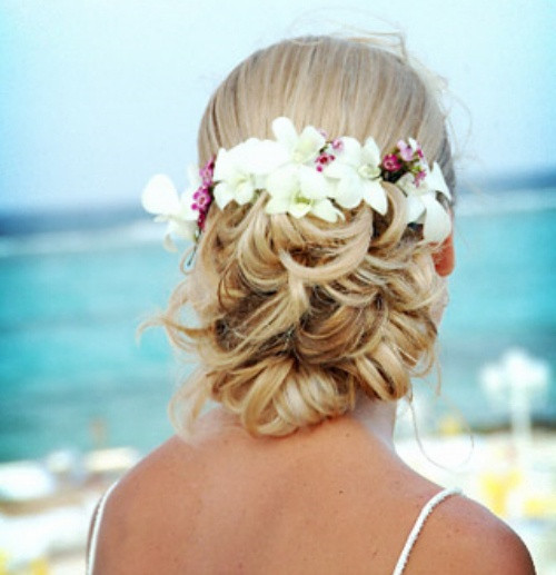 Hairstyles For A Beach Wedding
 Bride In Dream Wedding Hairstyles for Beach Wedding