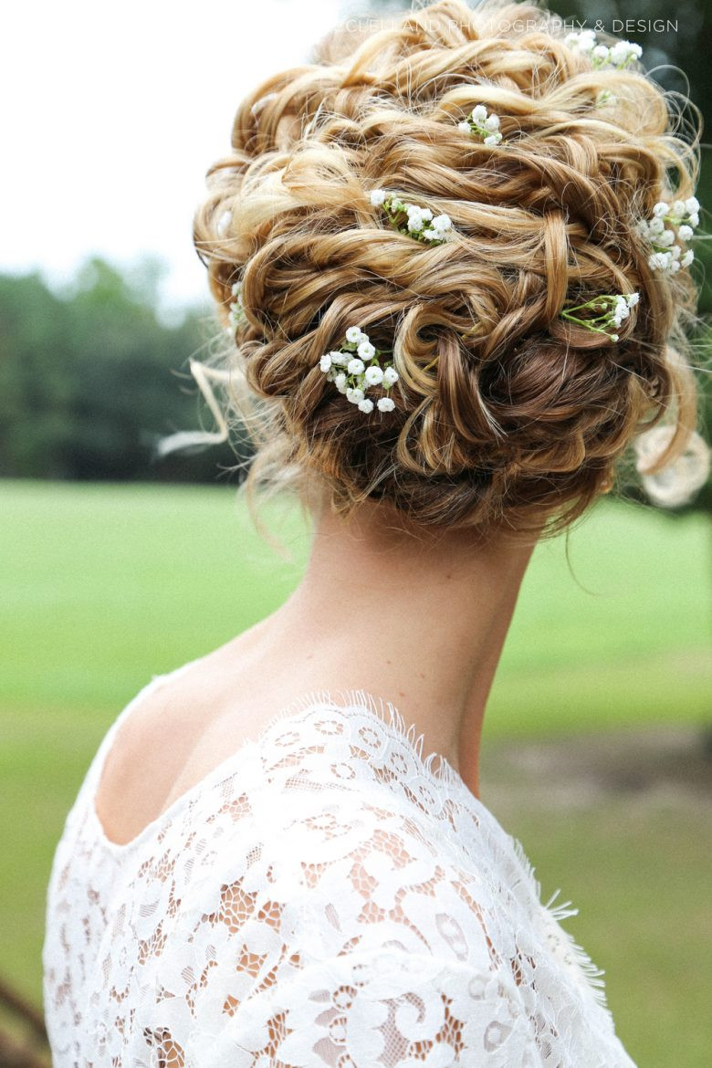 Hairstyles Wedding
 33 Modern Curly Hairstyles That Will Slay on Your Wedding