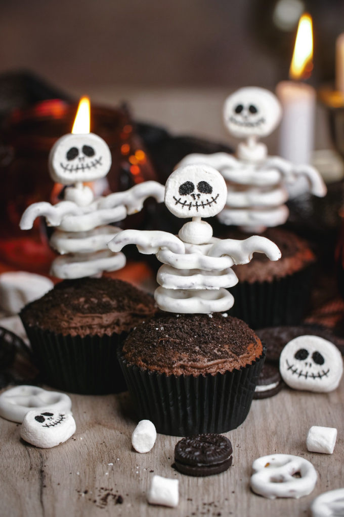 Halloween Cupcakes Pinterest
 Halloween Skeleton Cupcakes Easy Peasy Meals