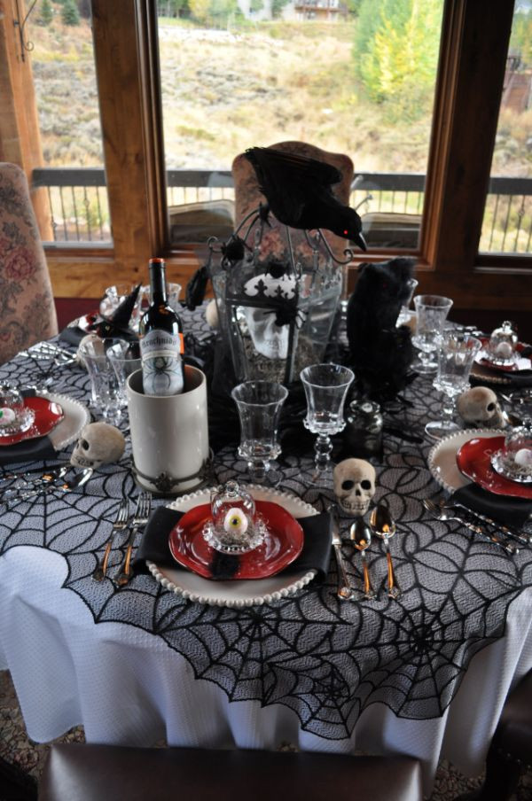 Halloween Table Decorations
 Last Minute How to Create Fun and Frightening Tabletop