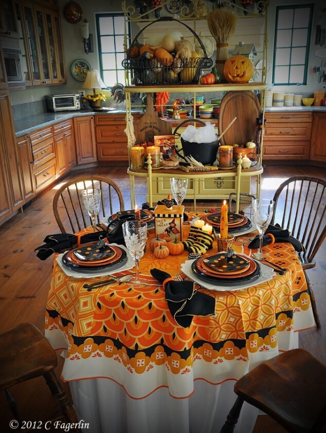Halloween Table Decorations
 Creepy And Classy Halloween Table Decoration Ideas