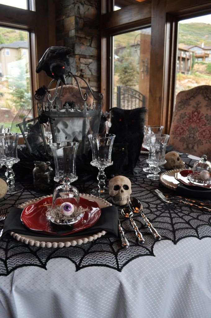 Halloween Table Decorations
 20 Halloween Inspired Table Settings to Wow Your Dinner