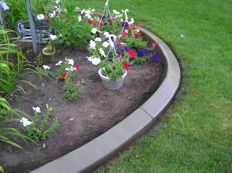 Home Depot Landscape Edging
 Ideas Presenting Lowes Garden Edging For Beautify And