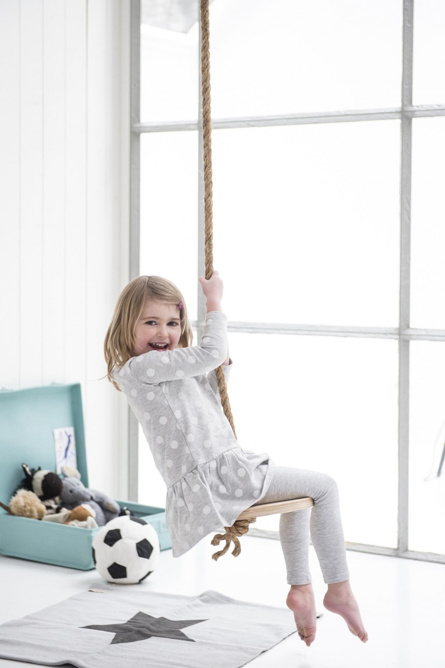 Indoor Kids Swing
 17 DIY Indoors Swings For Everyone In The Family To Enjoy