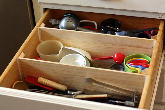 Kitchen Drawer Organizing
 how to organize your kitchen drawer