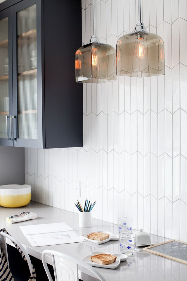 Kitchen White Backsplash
 13 Sleek White Modern Kitchen Backsplash Ideas