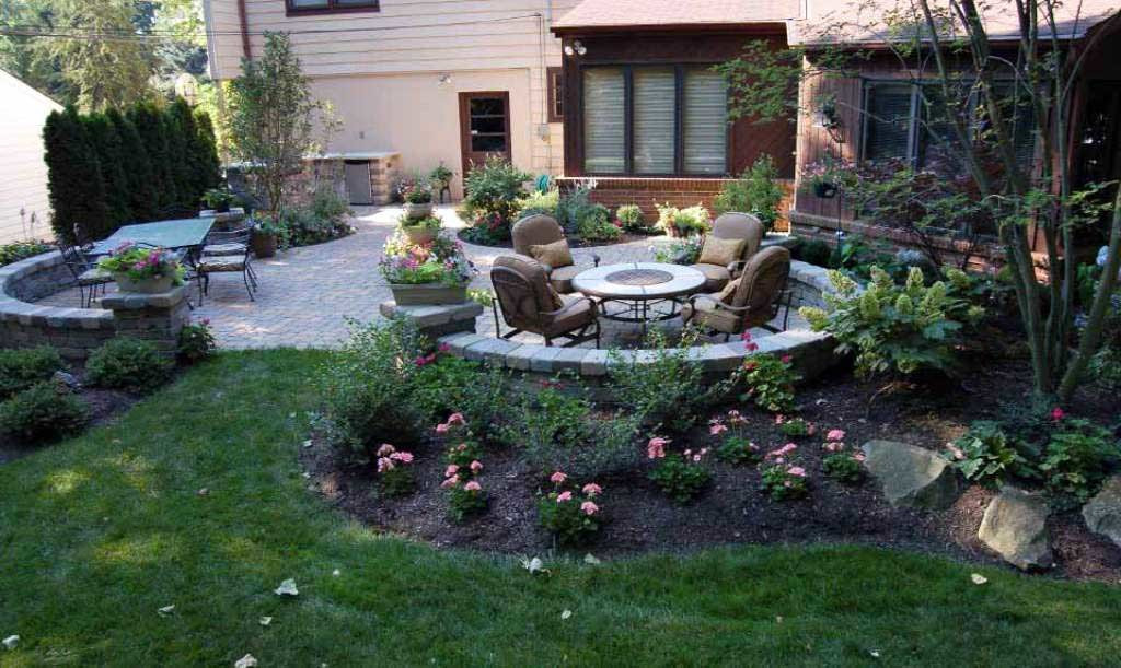 Landscape Around A Patio
 Party In The Back 4 Backyard Landscaping Ideas and Tips