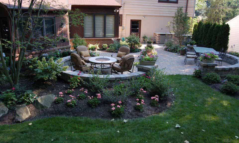 Landscape Around A Patio
 Landscape Arrangements for your House s Front Gardening