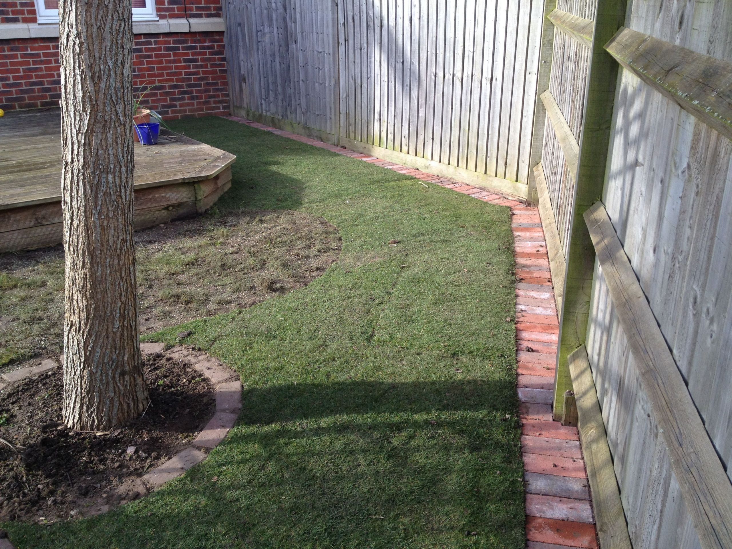 Landscape Fence Edging
 how to do brick edging