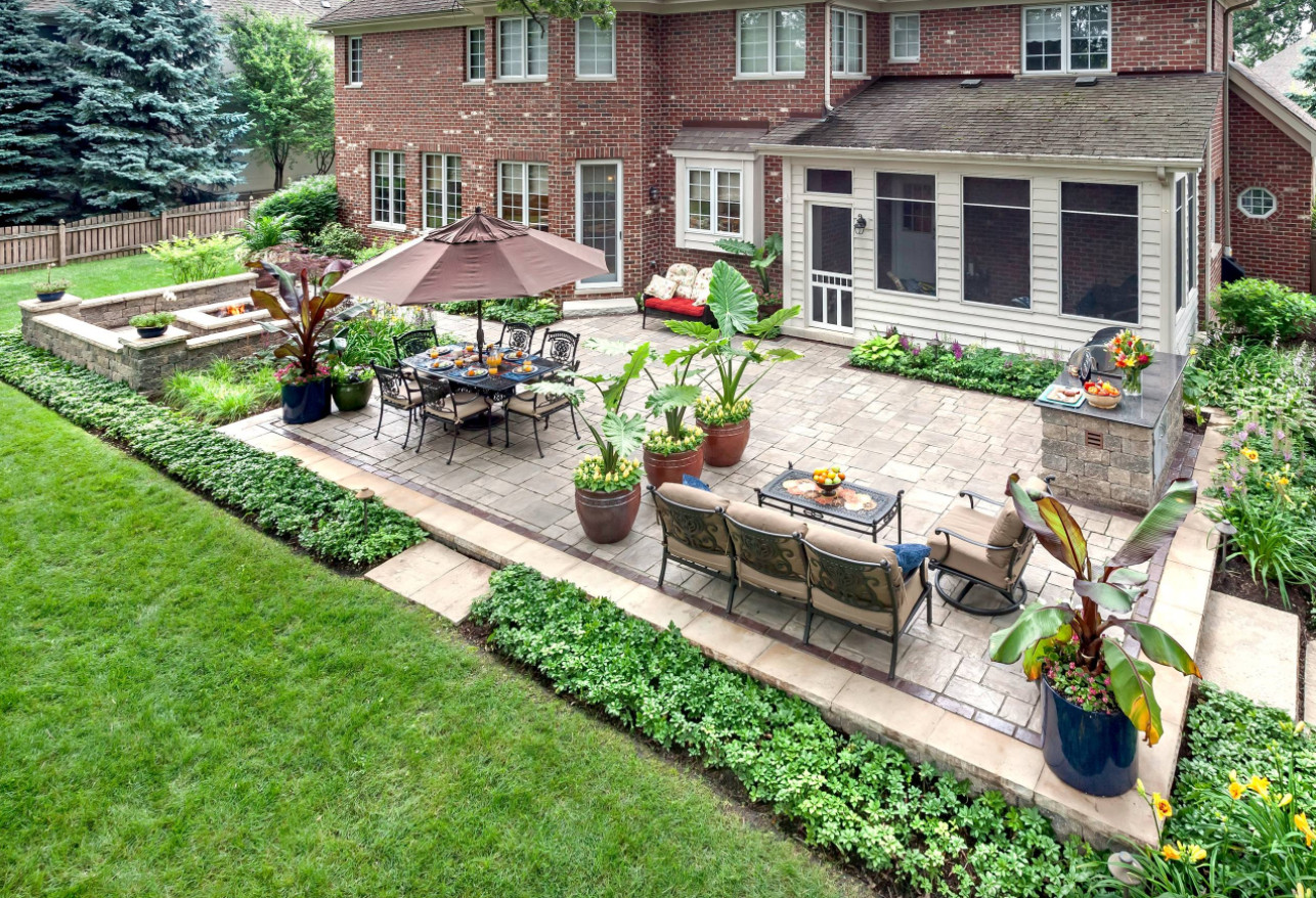 Landscaping Around Patio Ideas
 Best Time to Sell a Home with Beautiful Landscaping