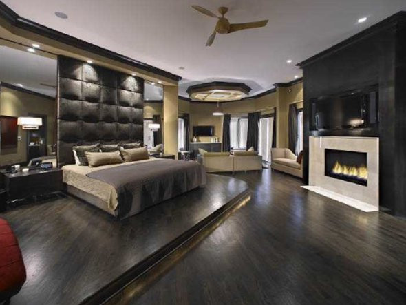 Mansion Master Bedroom
 Former Pittsburgh Steelers Receiver Hines Ward Selling