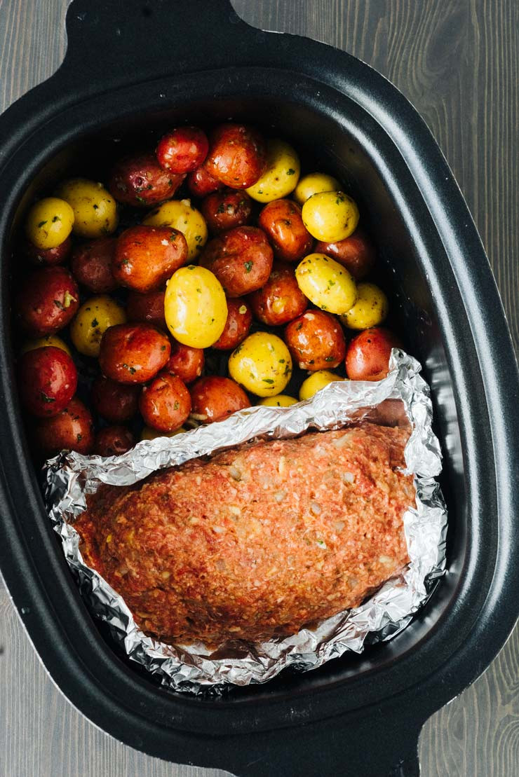 Meatloaf In Slow Cooker
 Slow Cooker Meatloaf and Potatoes and garlic butter