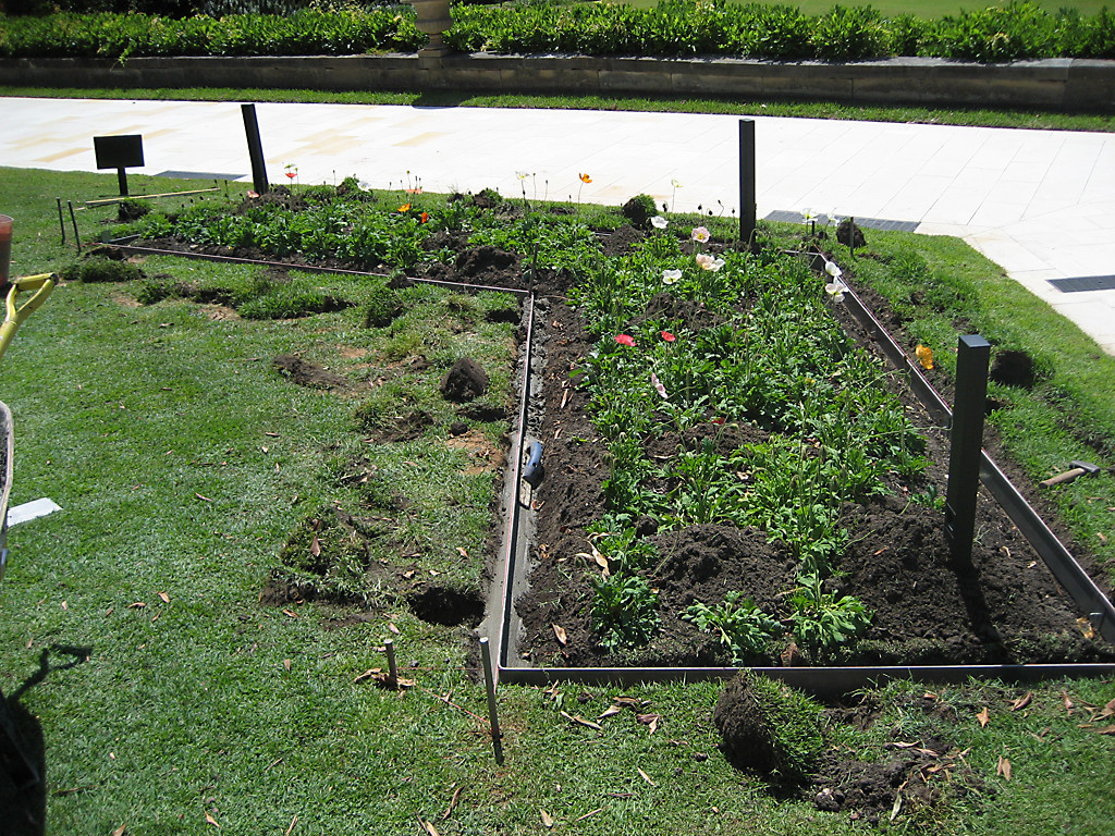 Metal Landscape Edging Home Depot
 Outdoor Easy Everedge Lawn Edging For Garden Ideas