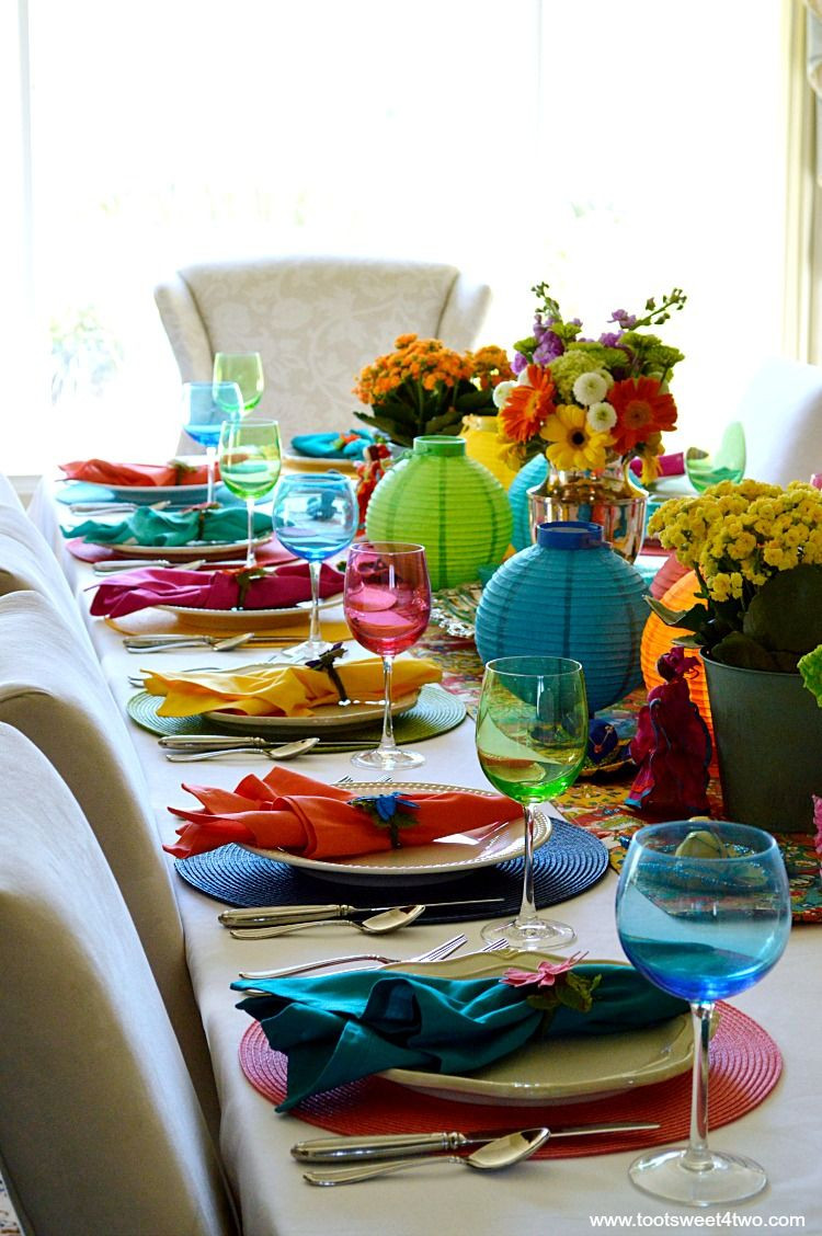 Mexican Themed Dinner Party Ideas
 Decorating the Table for a Cinco de Mayo Celebration