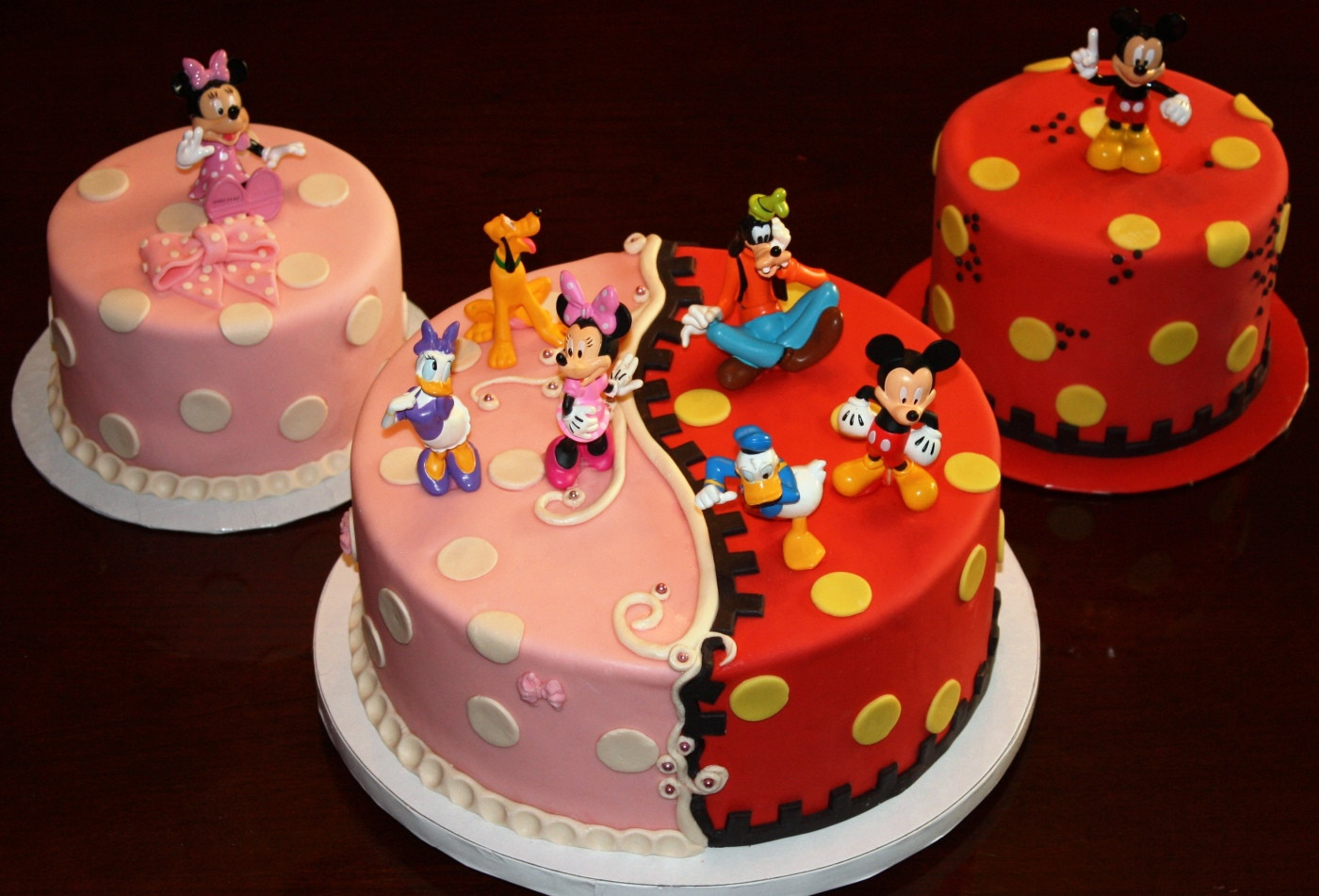 Mickey And Minnie Birthday Cake
 Mickey Minnie split cake Parties