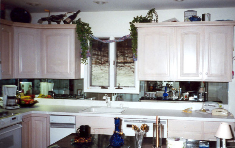 Mirrored Kitchen Backsplashes
 Mirrored kitchen backsplashes