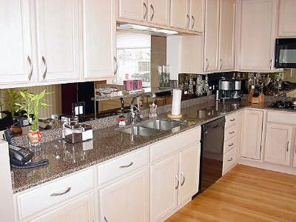 Mirrored Kitchen Backsplashes
 Glass Mirror Backsplash Kitchen Ideas