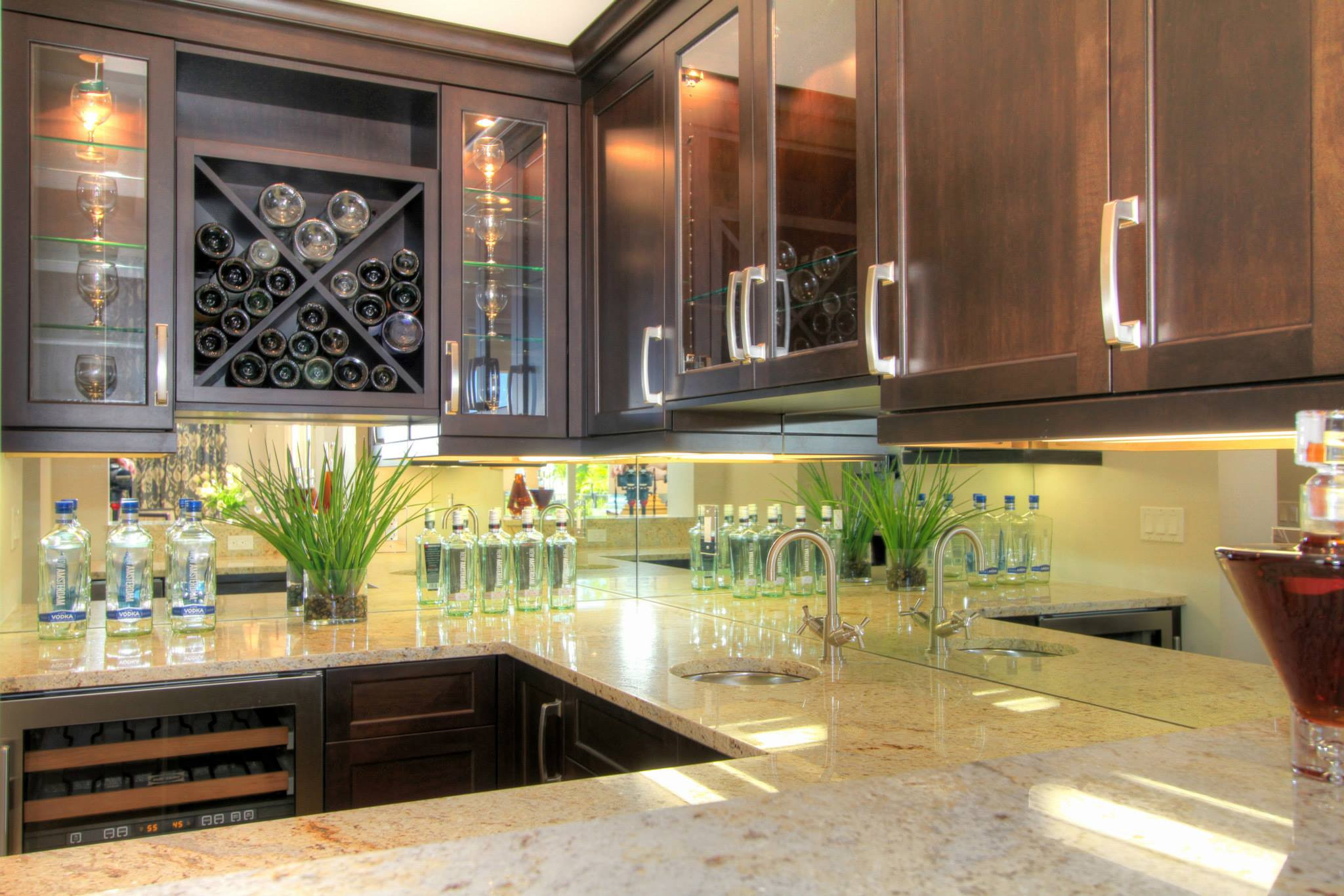 Mirrored Kitchen Backsplashes
 Mirror or Glass Backsplash