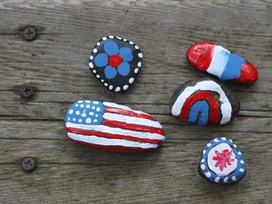Mother'S Day Gift Ideas Out Of State
 Patriotic Rocks Easy Memorial Day craft for kids to honor
