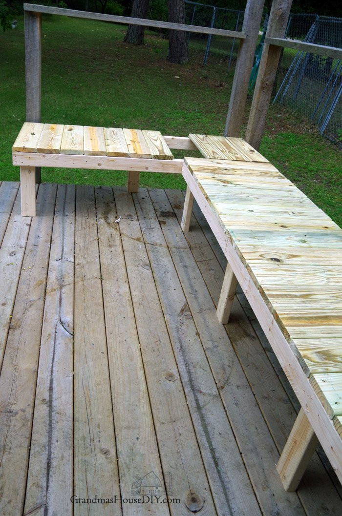 Outdoor Bench DIY
 Outdoor bench for our deck DIY wood working project tutorial