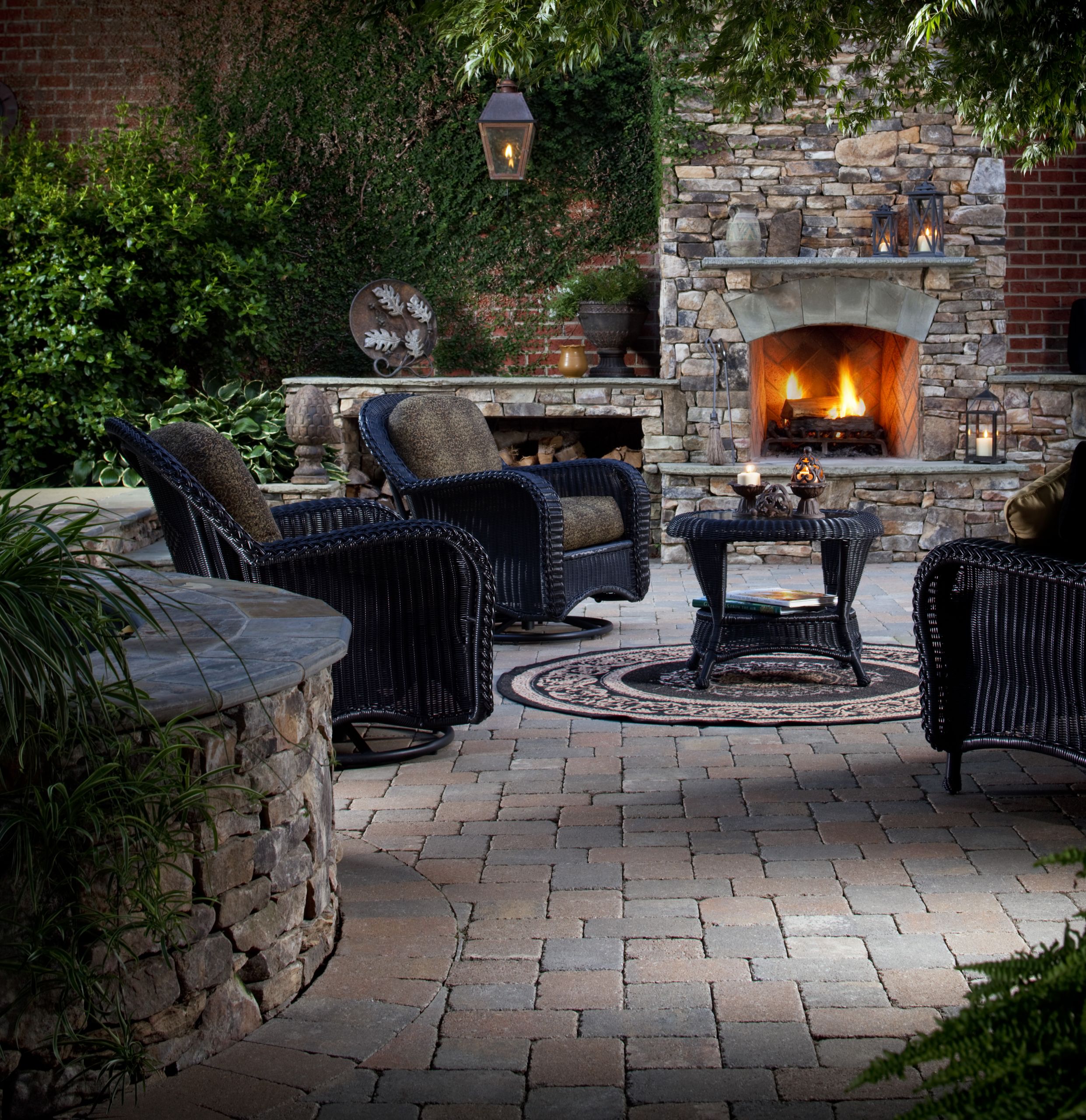 Outdoor Fireplace Or Fire Pit
 Year round Ideas for Outdoor Fireplaces and Fire Pits