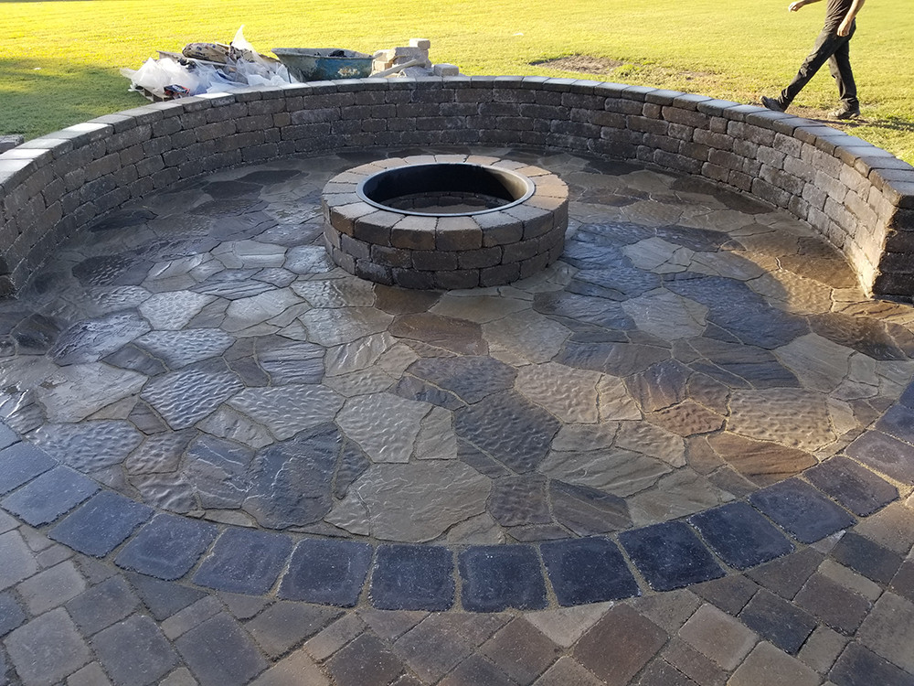 Outdoor Fireplace Vs Fire Pit
 Outdoor Fireplace VS Fire Pit