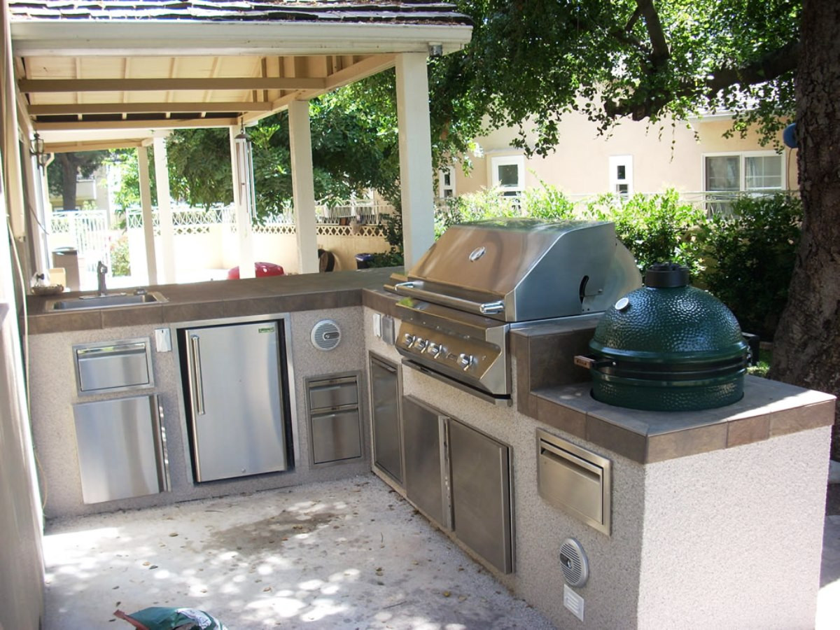 Outdoor Kitchen Cabinet Ideas
 Outdoor Kitchen Layout – How to Wel e the Christmas