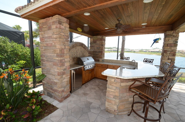 Outdoor Kitchen Patio
 Outdoor kitchen cabinets Traditional Patio Tampa