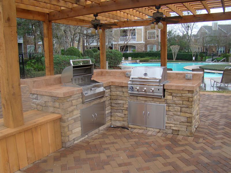 Outdoor Kitchen Pictures
 25 Outdoor Kitchen Designs That Will Light Up Your Grill