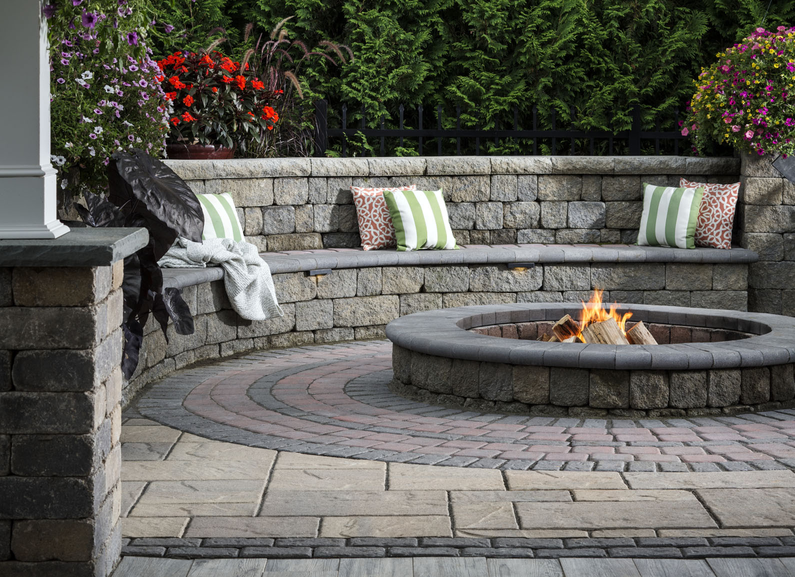 Outdoor Landscape Seating
 Seat Wall Design Ideas Outdoor Living by Belgard