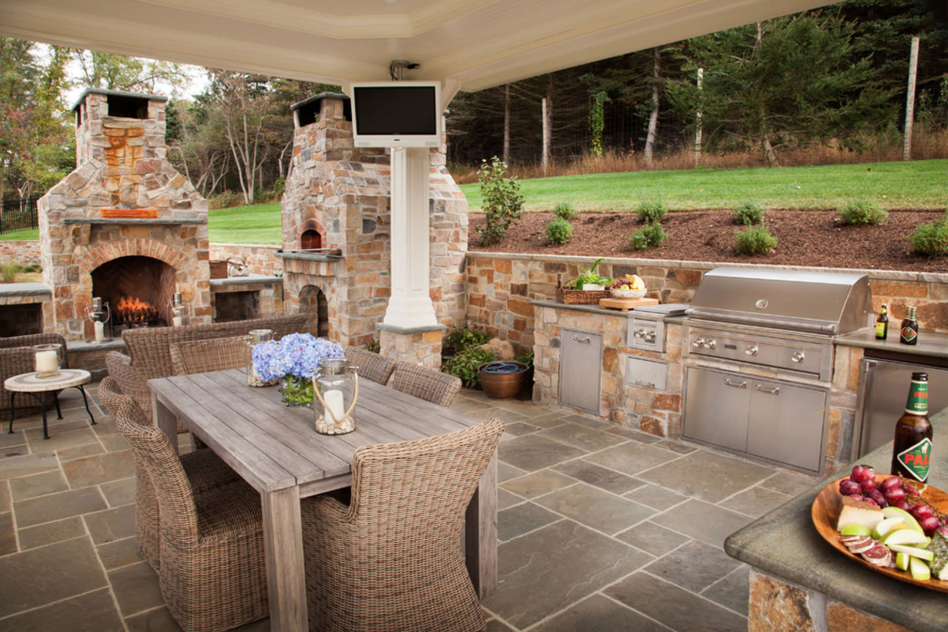 Outdoor Patio Kitchen Designs
 Five Popular Design Features for Outdoor Entertaining