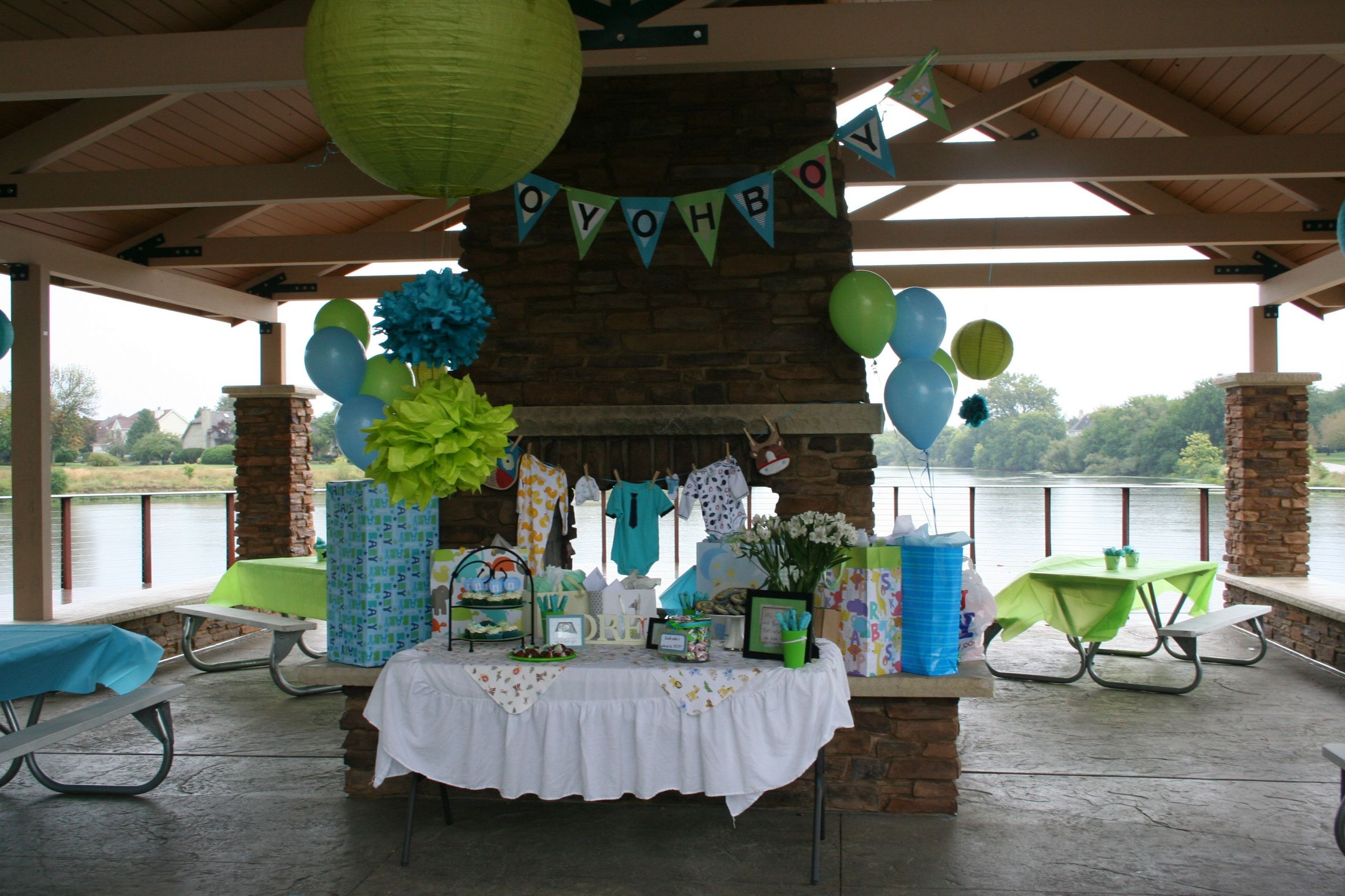Outside Baby Shower Decoration Ideas
 I like the cute decorations and the splash of a few diff