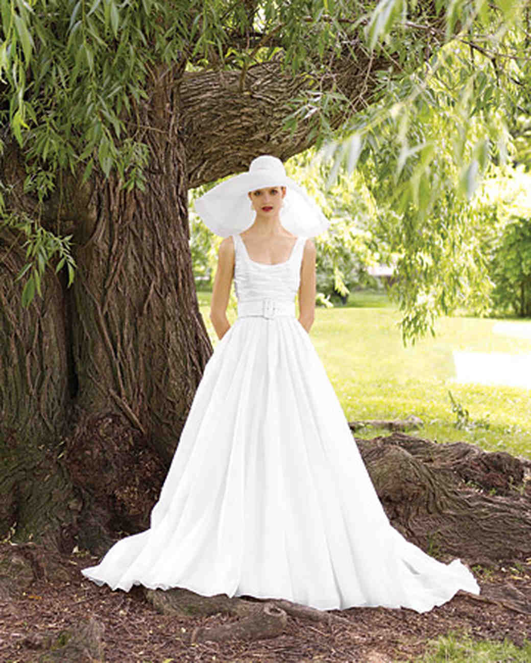 Outside Wedding Dresses
 Perfect Gowns for an Outdoor Wedding