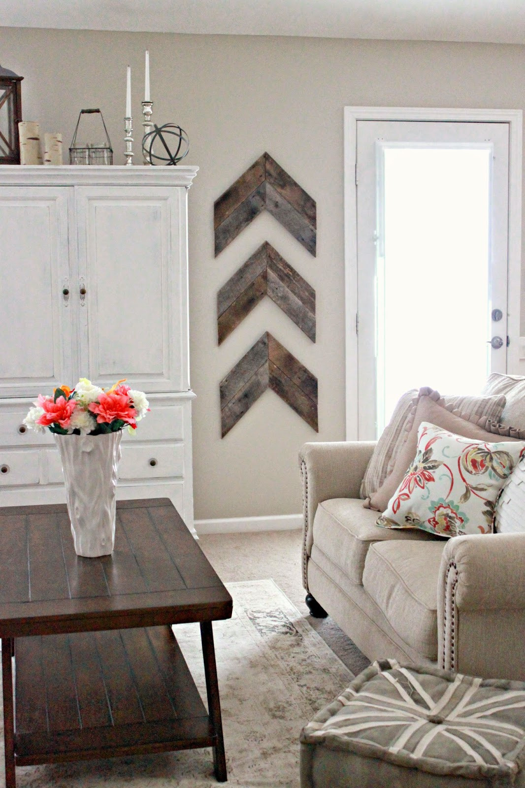 Paintings For Living Room Walls
 15 Striking Ways to Decorate with Arrows