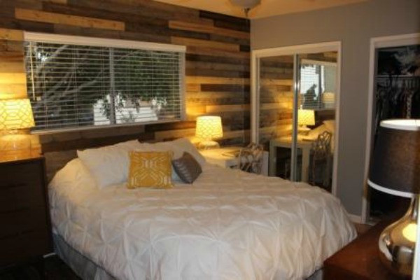 Pallet Wall Bedroom
 How to Install a DIY Wooden Pallet Wall Easy
