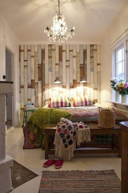 Pallet Wall Bedroom
 30 Wood Accent Walls To Make Every Space Cozier DigsDigs