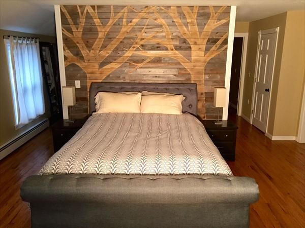 Pallet Wall Bedroom
 Incredible And Modern DIY Wood Pallet Wall That You Will