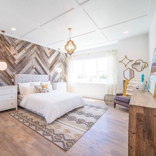 Pallet Wall Bedroom
 Wood Pallet Wall Paneling Trend That You Will Love