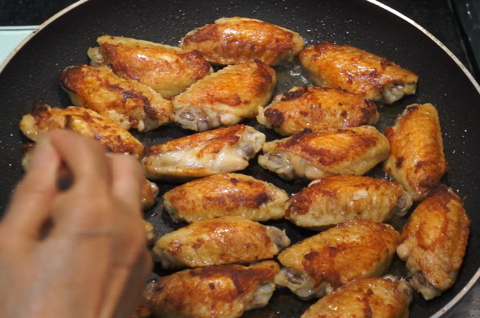 Pan Fried Chicken Wings
 Chinese Recipe Pan fried Chicken Wings 中式食譜：香煎雞翼